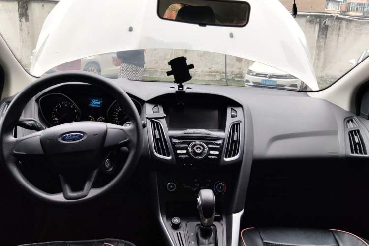Used Ford Focus 2015 Hatchback 1.6L Automatic Comfort Model Center Console
