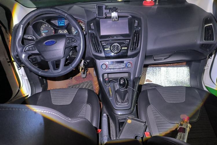 Used Ford Focus 2015 Sedan 1.6L Manual Fashion Edition Center Console