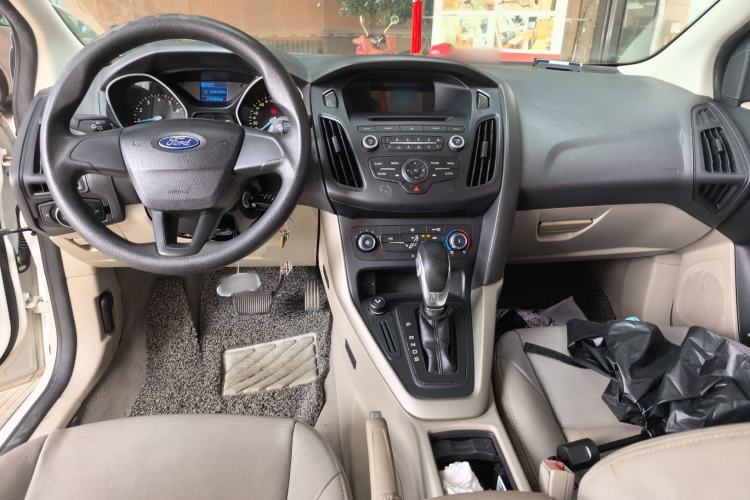 Used Ford Focus 2015 Sedan 1.6L Automatic Comfort Model Center Console