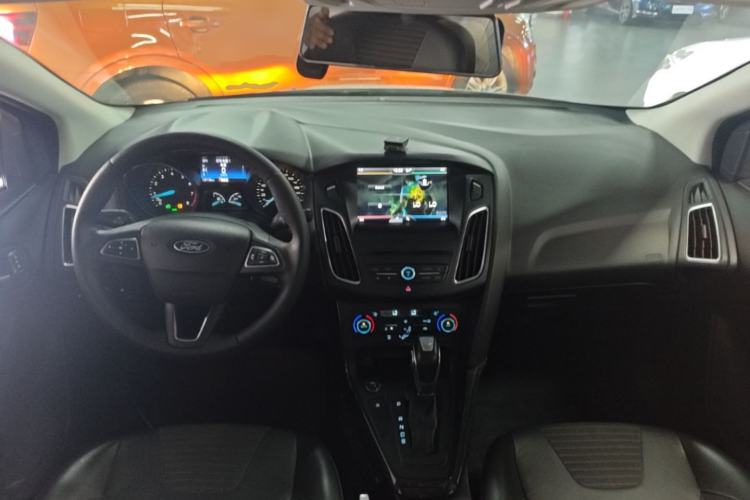 Used Ford Focus 2015 Sedan EcoBoost 180 Automatic Elite Model Center Console