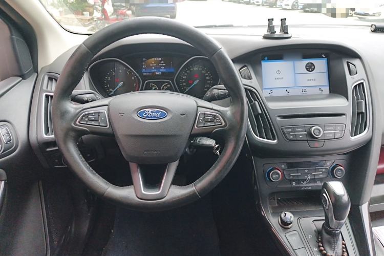 Used Ford Focus 2015 Sedan EcoBoost 180 Automatic Elite Model Center Console