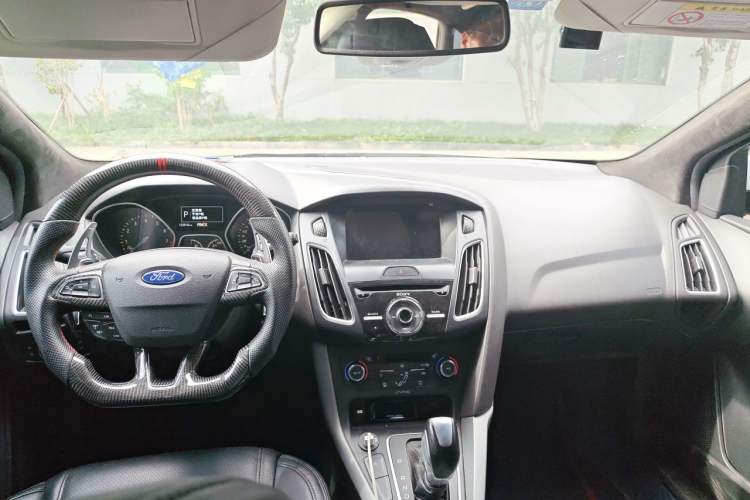 Used Ford Focus 2015 Hatchback EcoBoost 180 Automatic Sport Model Center Console