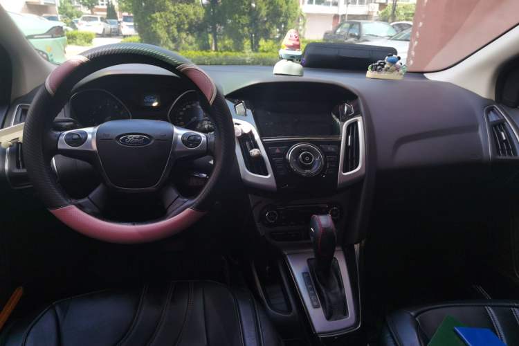 Used Ford Focus 2015 Sedan 1.6L Automatic Trend Model Center Console