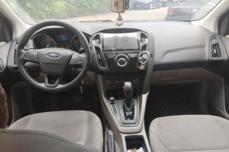 Used Ford Focus 2015 Sedan 1.6L Automatic Comfort Model Center Console