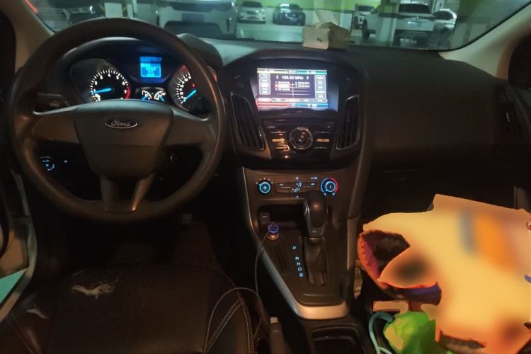 Used Ford Focus 2015 Hatchback 1.6L Automatic Comfort Model Center Console