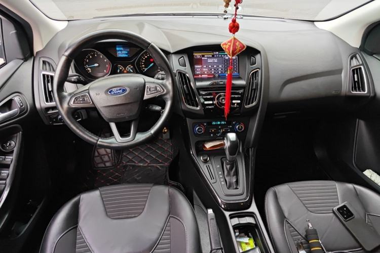 Used Ford Focus 2015 Hatchback 1.6L Automatic Fashion Edition Center Console