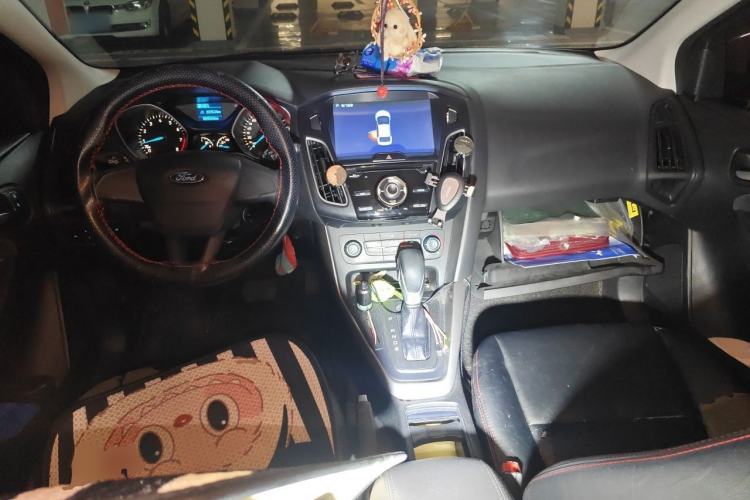Used Ford Focus 2015 Hatchback 1.6L Automatic Comfort Model Center Console
