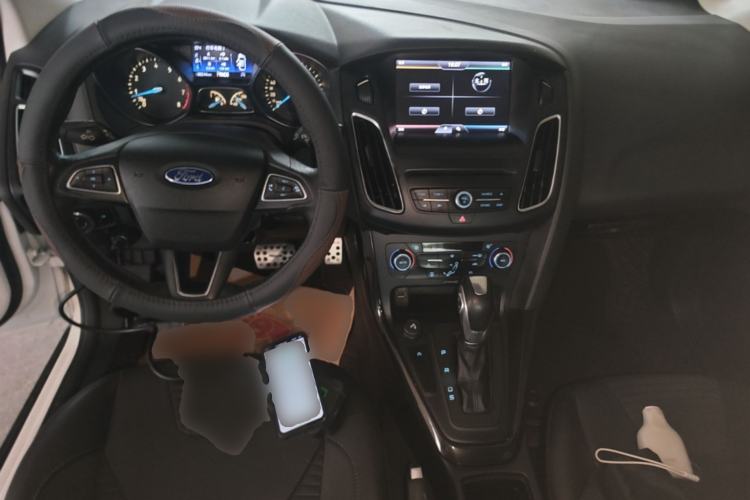 Used Ford Focus 2015 Sedan EcoBoost 180 Automatic Elite Model Center Console