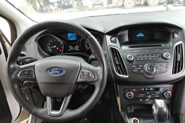 Used Ford Focus 2015 Sedan 1.6L Automatic Trend Model Center Console