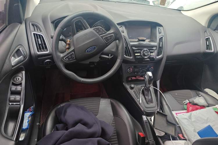 Used Ford Focus 2015 Hatchback 1.6L Automatic Fashion Edition Center Console