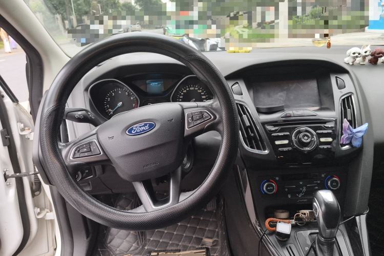 Used Ford Focus 2015 Hatchback 1.6L Automatic Fashion Edition Center Console