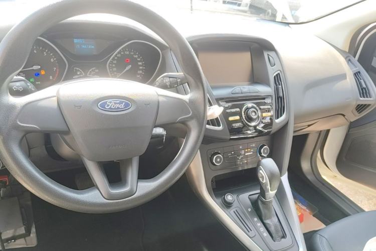 Used Ford Focus 2015 Hatchback 1.6L Automatic Comfort Model Center Console