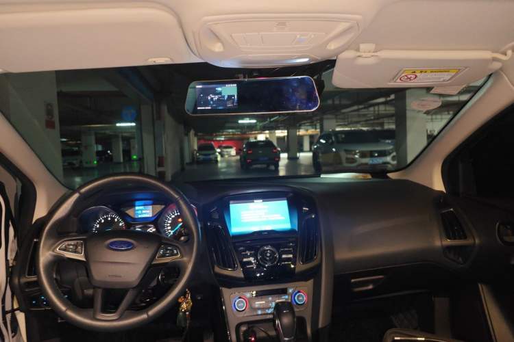 Used Ford Focus 2015 Hatchback 1.6L Automatic Fashion Edition Center Console