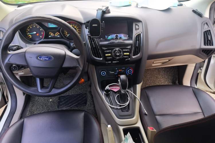 Used Ford Focus 2015 Sedan 1.6L Automatic Comfort Model Center Console