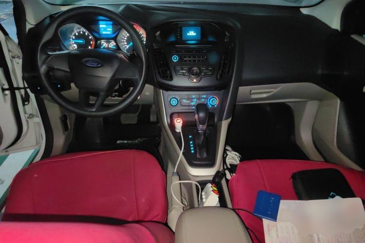 Used Ford Focus 2015 Sedan 1.6L Automatic Comfort Model Center Console