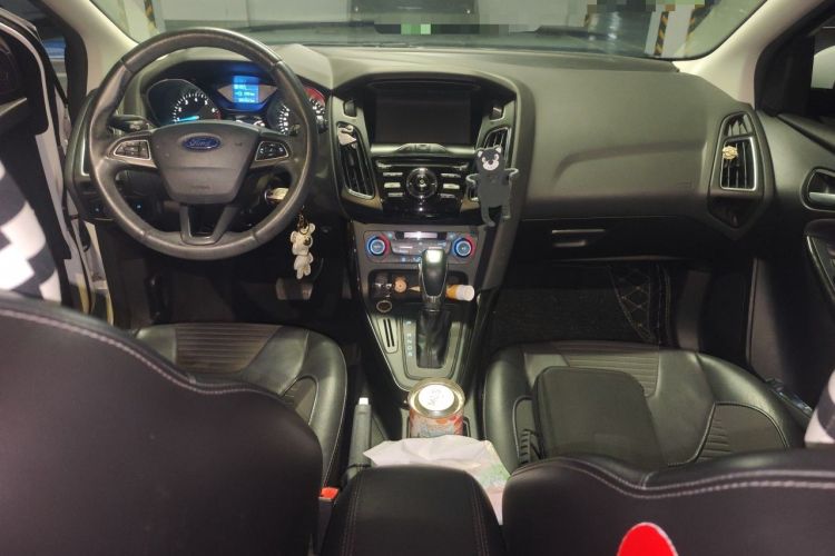 Used Ford Focus 2015 Hatchback 1.6L Automatic Fashion Edition Center Console