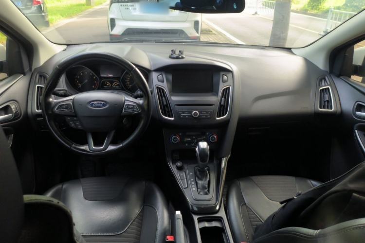 Used Ford Focus 2015 Sedan EcoBoost 180 Automatic Elite Model Center Console