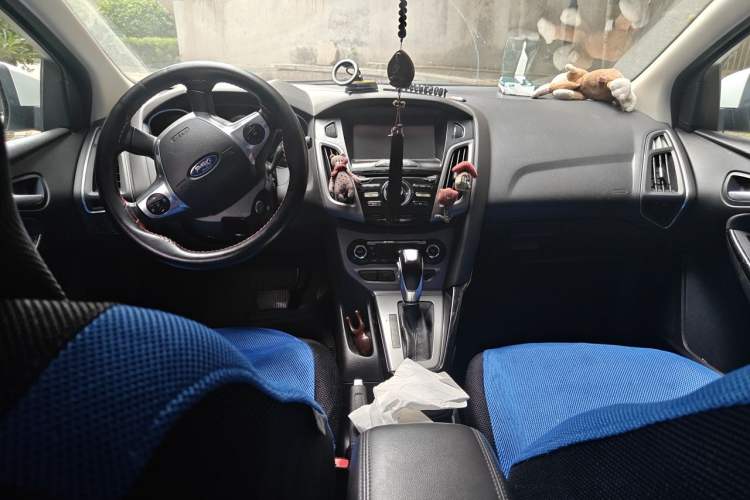 Used Ford Focus 2015 Sedan 1.6L Automatic Trend Model Center Console