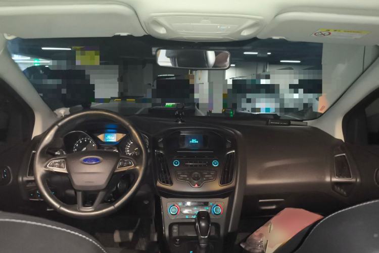 Used Ford Focus 2015 Hatchback 1.6L Automatic Fashion Edition Center Console