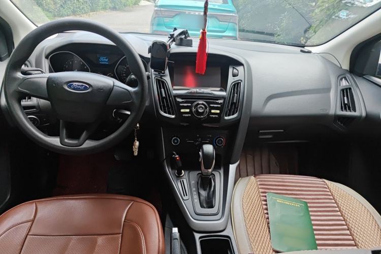 Used Ford Focus 2015 Hatchback 1.6L Automatic Comfort Model Center Console