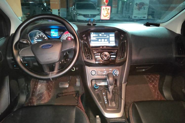 Used Ford Focus 2015 Hatchback 1.6L Automatic Comfort Model Center Console