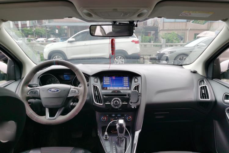 Used Ford Focus 2015 Sedan EcoBoost 125 Automatic Supreme Style Edition Center Console