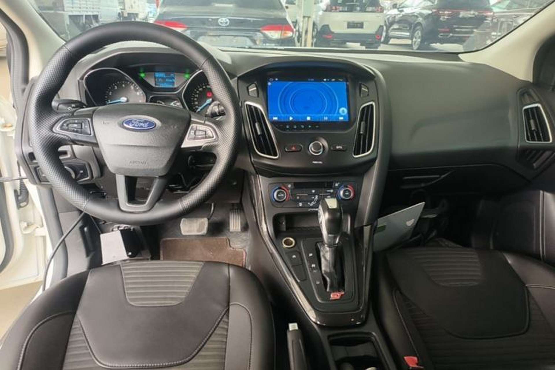 Used Ford Focus 2015 Hatchback EcoBoost 125 Automatic Supreme Style Edition Center Console