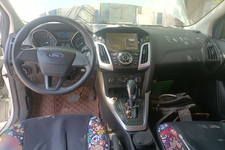 Used Ford Focus 2015 Hatchback 1.6L Automatic Comfort Model Center Console