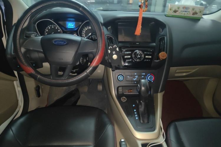 Used Ford Focus 2015 Sedan 1.6L Automatic Comfort Model Center Console