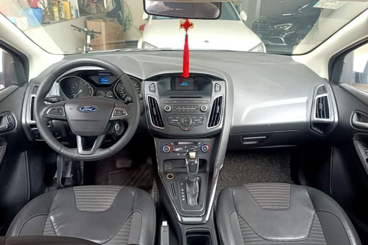 Used Ford Focus 2015 Hatchback 1.6L Automatic Fashion Edition Center Console