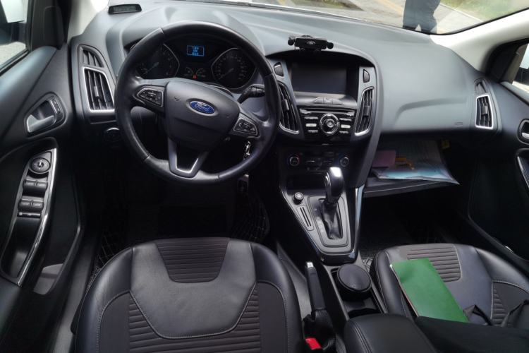 Used Ford Focus 2015 Hatchback 1.6L Automatic Fashion Edition Center Console