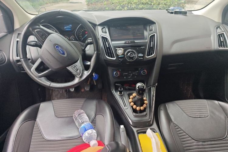 Used Ford Focus 2015 Sedan 1.6L Manual Fashion Edition Center Console
