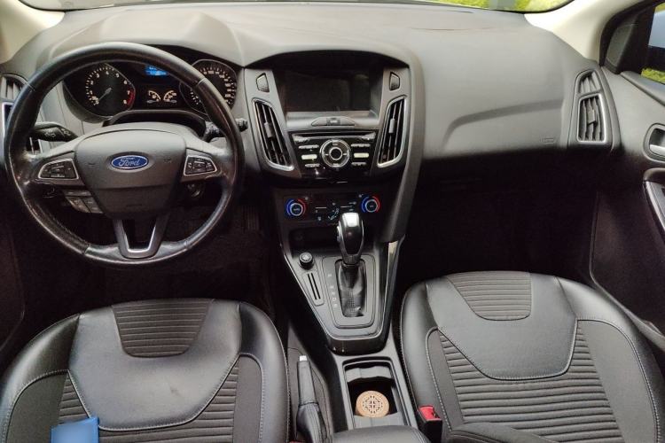 Used Ford Focus 2015 Hatchback 1.6L Automatic Fashion Edition Center Console