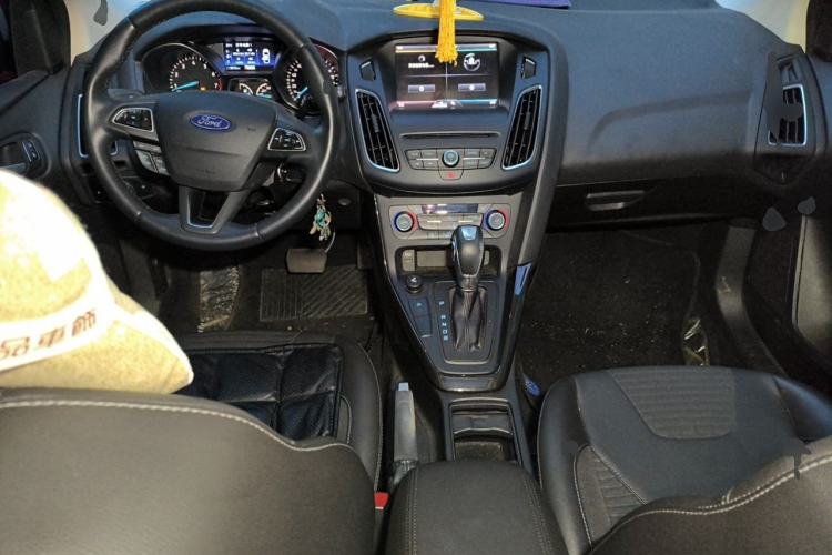 Used Ford Focus 2015 Hatchback EcoBoost 180 Automatic Elite Model Center Console