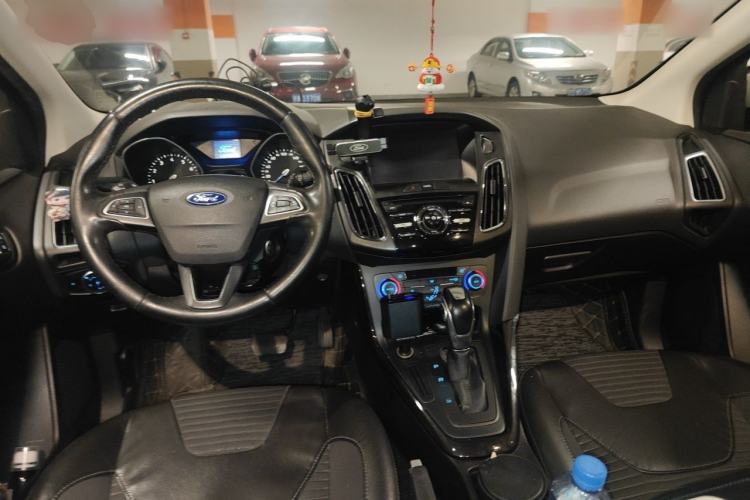 Used Ford Focus 2015 Hatchback 1.6L Automatic Fashion Edition Center Console