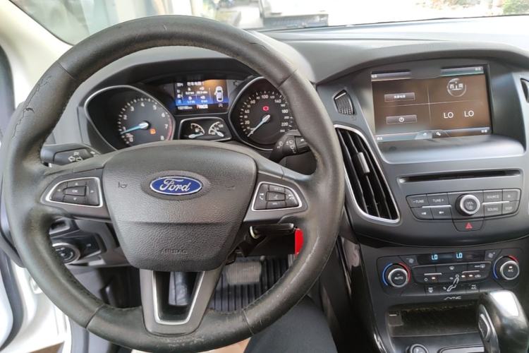 Used Ford Focus 2015 Sedan EcoBoost 180 Automatic Elite Model Center Console