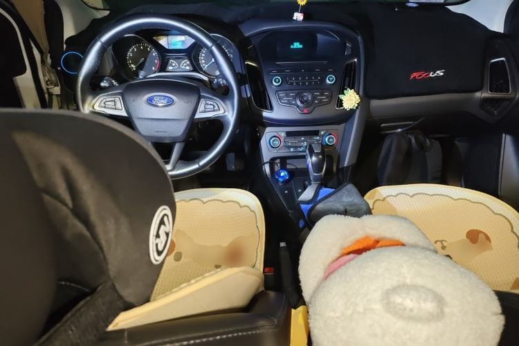 Used Ford Focus 2015 Sedan EcoBoost 125 Automatic Supreme Style Edition Center Console