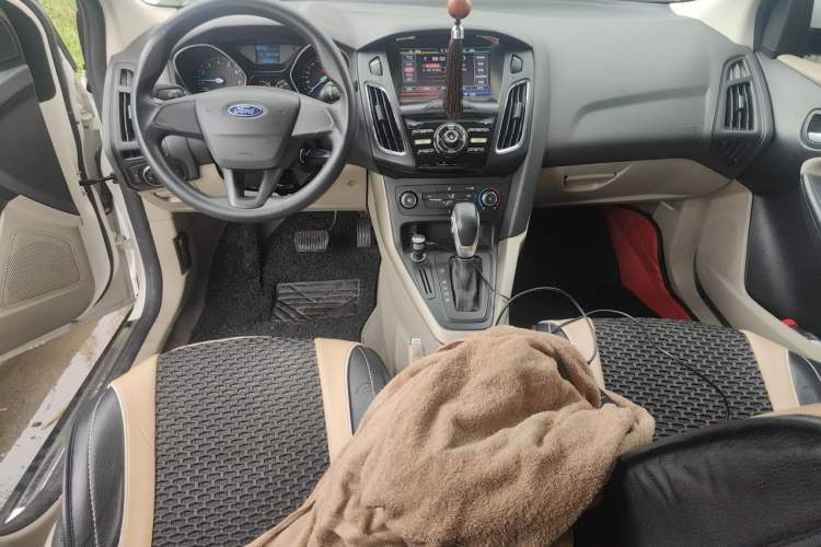 Used Ford Focus 2015 Sedan 1.6L Automatic Trend Model Center Console