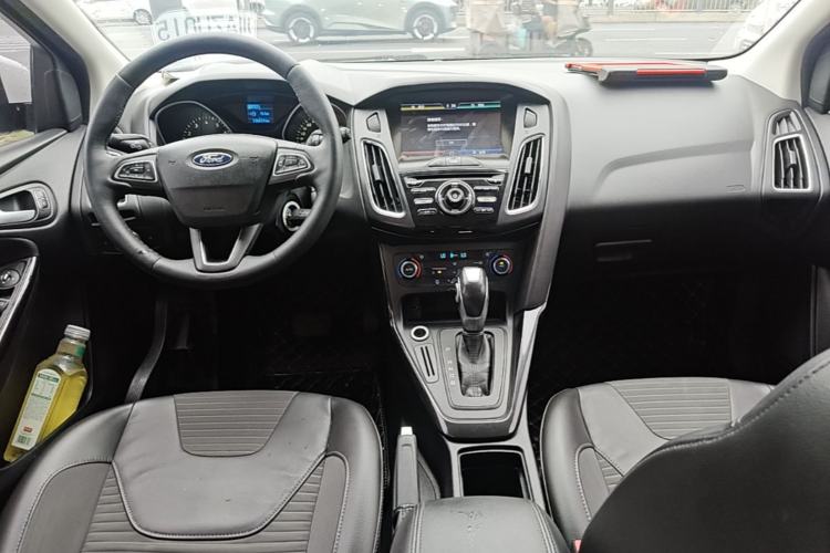 Used Ford Focus 2015 Hatchback 1.6L Automatic Fashion Edition Center Console