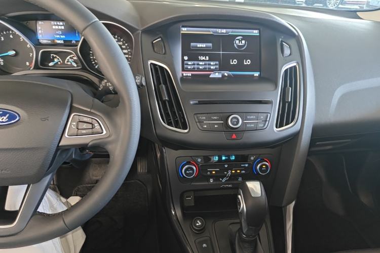 Used Ford Focus 2015 Hatchback EcoBoost 180 Automatic Elite Model Center Console