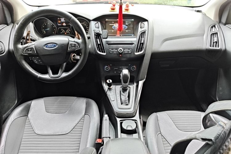 Used Ford Focus 2015 Hatchback EcoBoost 180 Automatic Elite Model Center Console