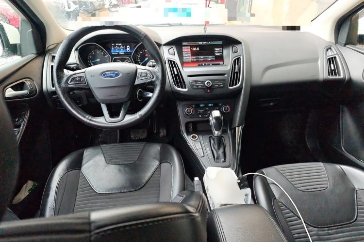 Used Ford Focus 2015 Hatchback EcoBoost 180 Automatic Elite Model Center Console