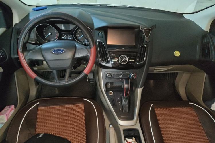 Used Ford Focus 2015 Sedan 1.6L Automatic Comfort Model Center Console