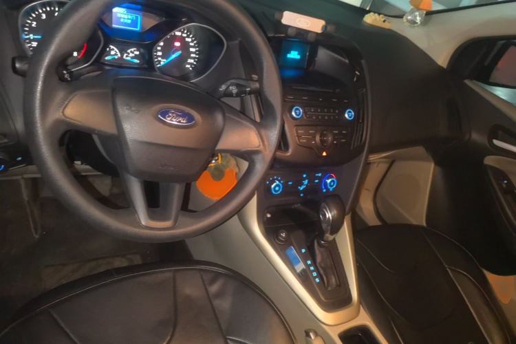 Used Ford Focus 2015 Sedan 1.6L Automatic Comfort Model Center Console