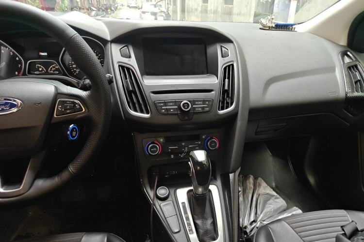 Used Ford Focus 2015 Hatchback EcoBoost 180 Automatic Elite Model Center Console
