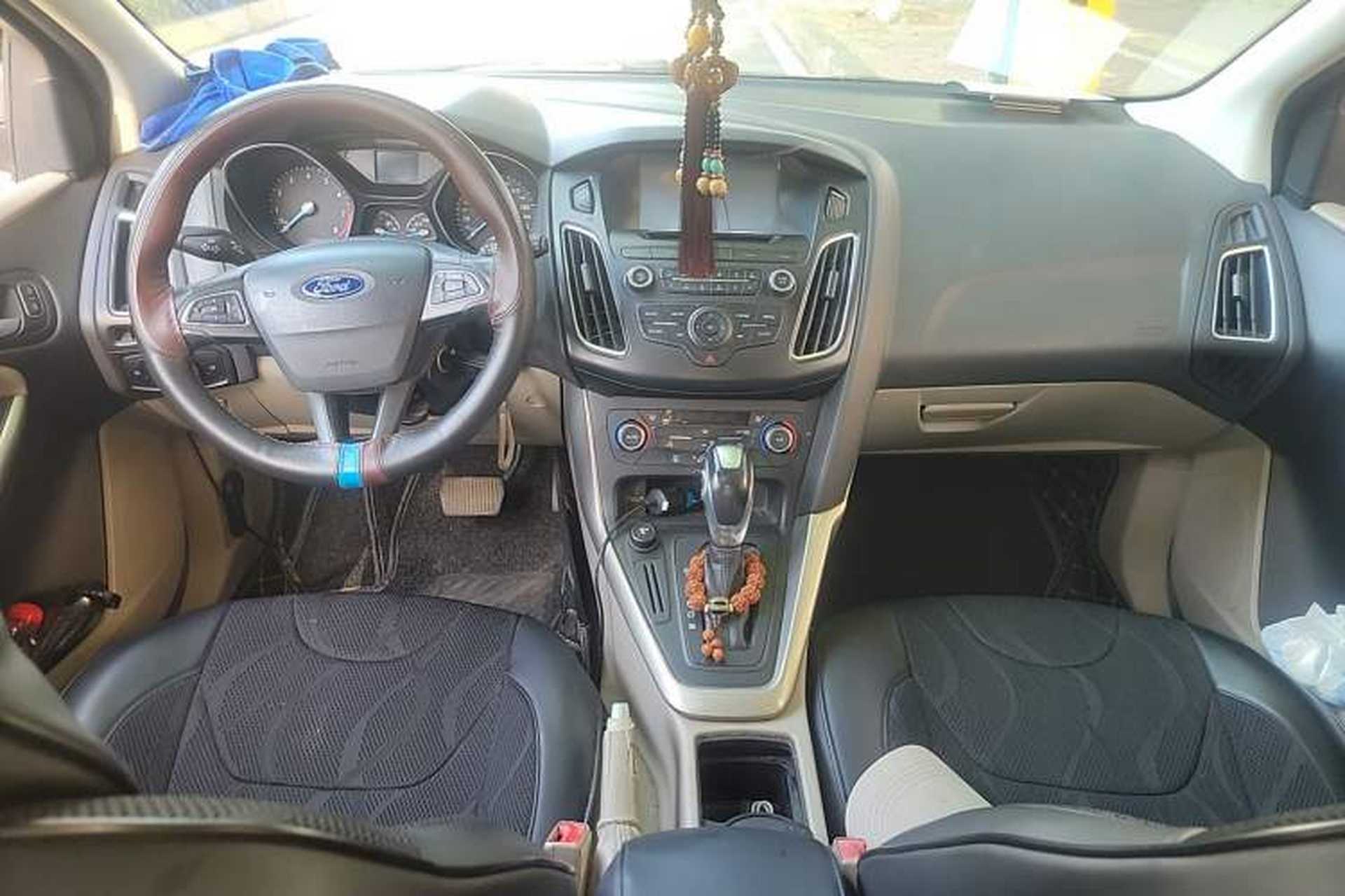 Used Ford Focus 2015 Hatchback 1.6L Automatic Fashion Edition Center Console