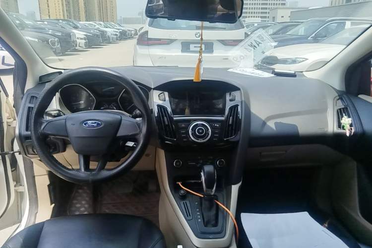 Used Ford Focus 2015 Sedan 1.6L Automatic Comfort Model Center Console