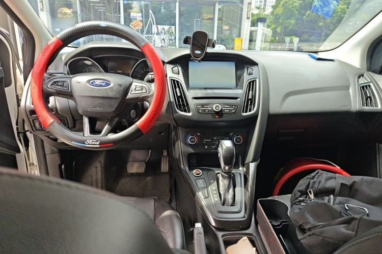 Used Ford Focus 2015 Hatchback EcoBoost 180 Automatic Elite Model Center Console