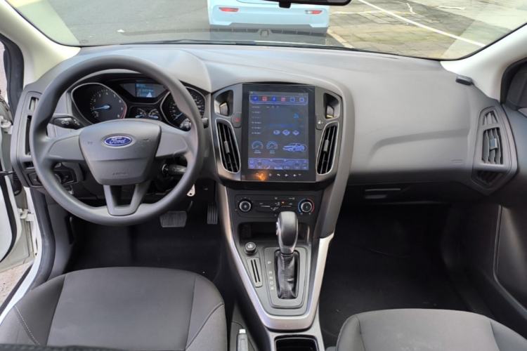 Used Ford Focus 2015 Sedan 1.6L Automatic Comfort Model Center Console