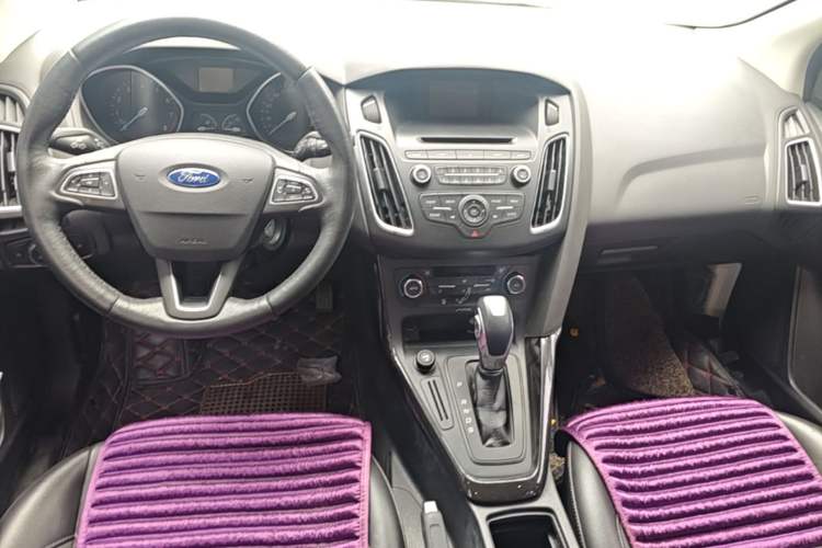 Used Ford Focus 2015 Hatchback 1.6L Automatic Fashion Edition Center Console